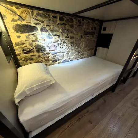 Issa Lesvos Hostel Mytilene Exterior photo