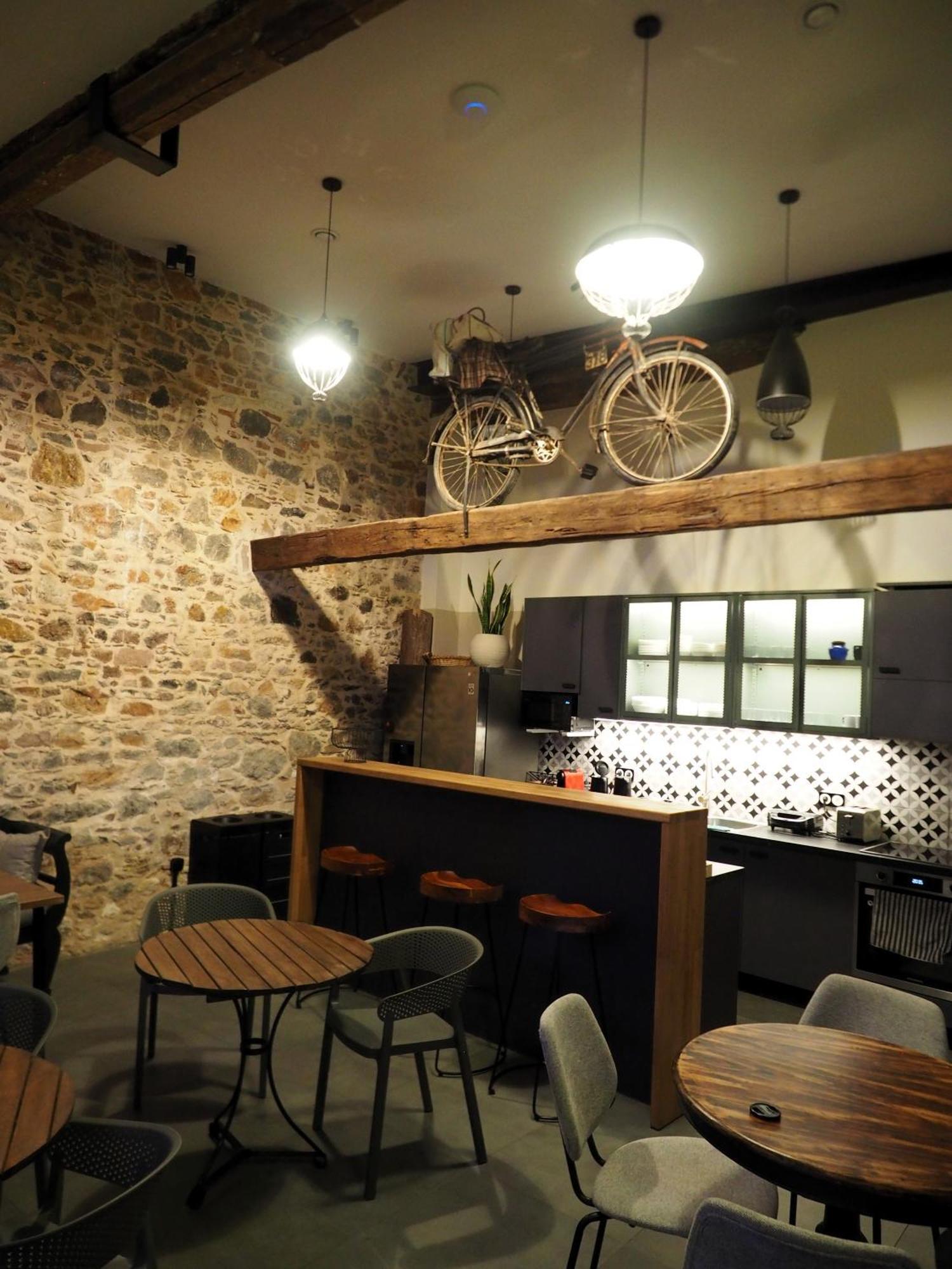 Issa Lesvos Hostel