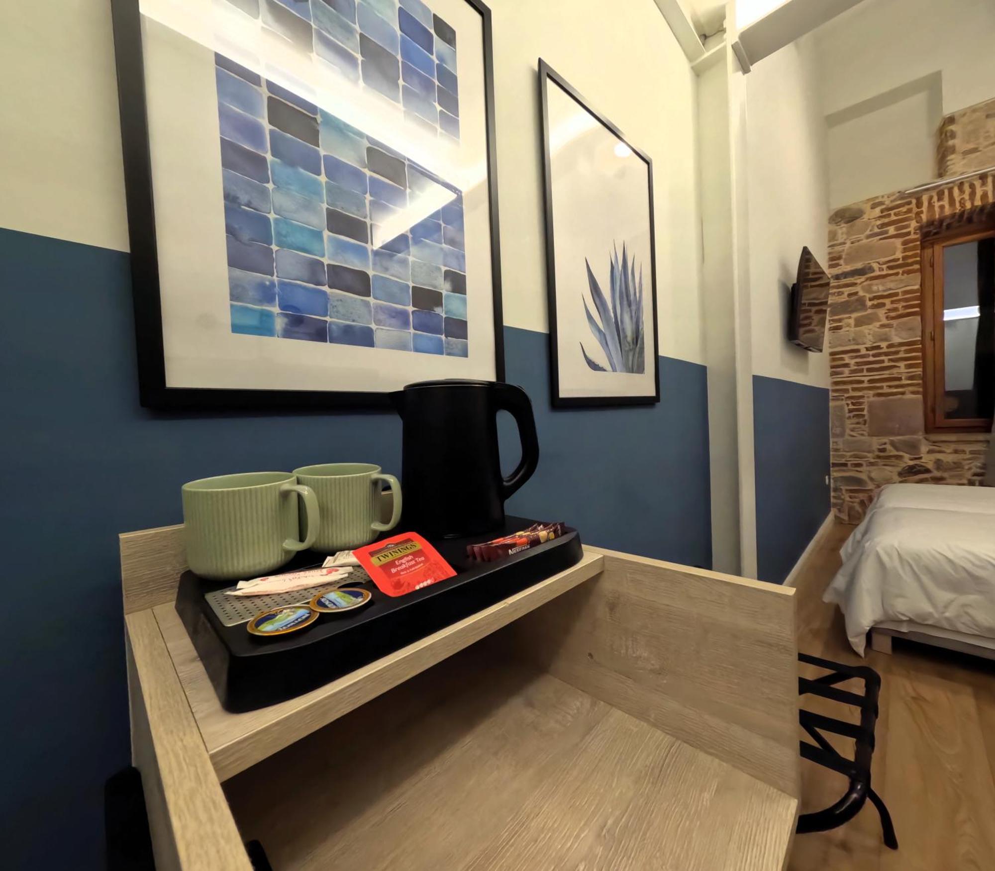 Hostel Issa Lesvos *