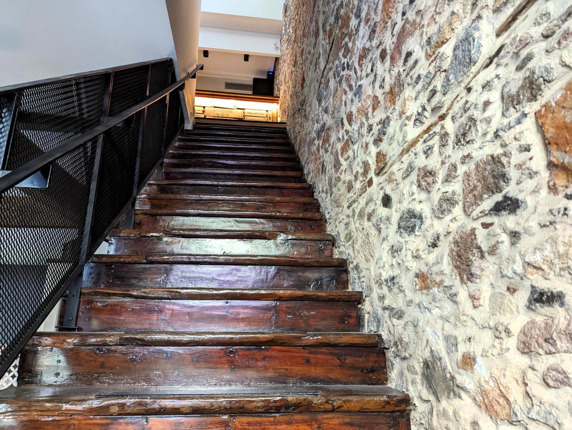 Issa Lesvos Mytilíni