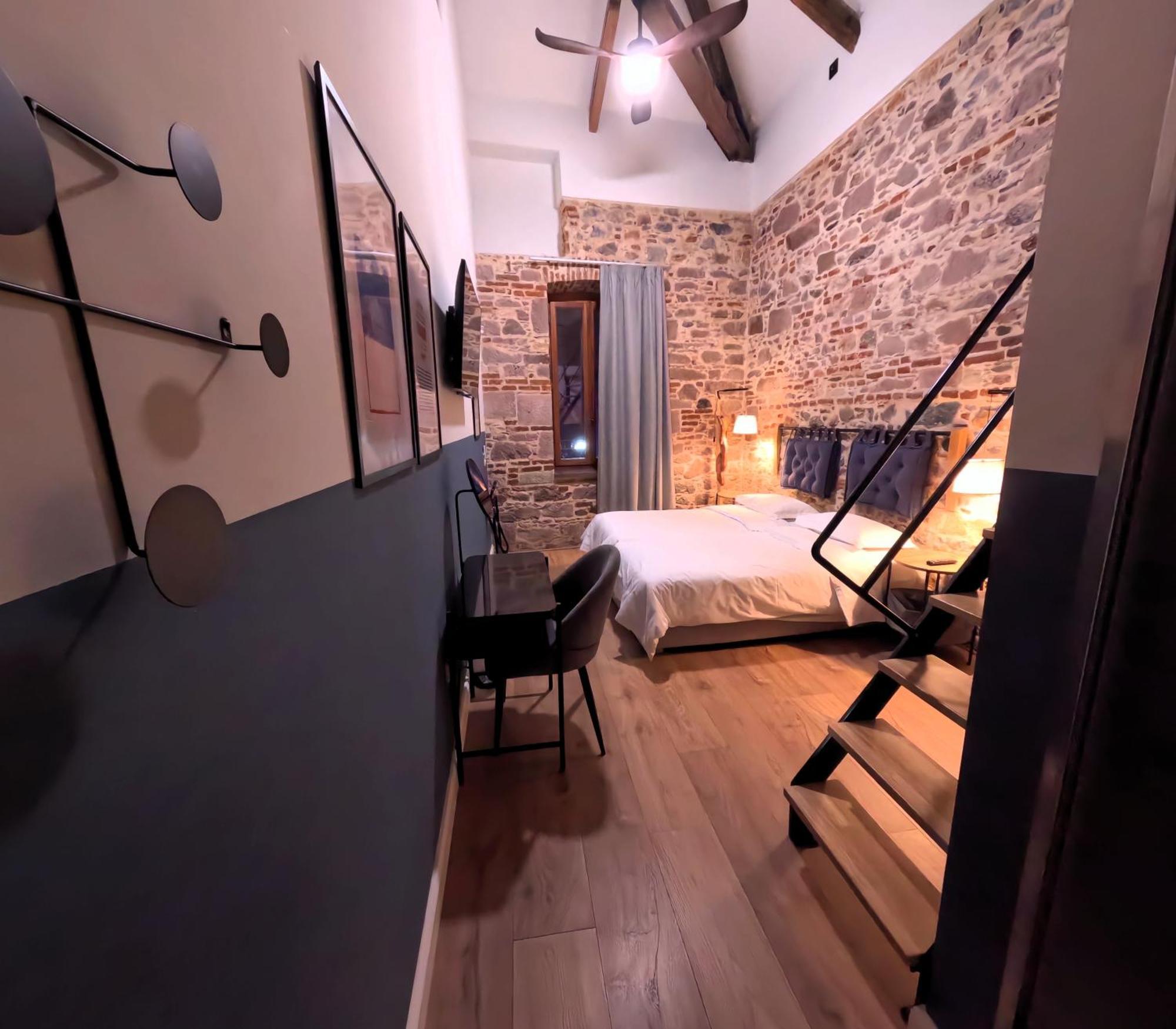 Issa Lesvos Hostel